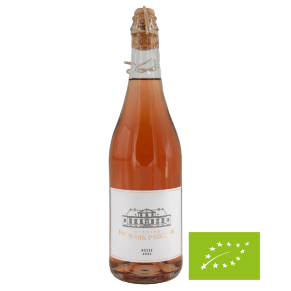 Ros2023 Butelka różowego wina z winnicy, etykieta z napisem Rosse 2023, wino lubuskie.
